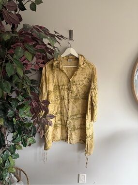 Click Linen Button-Up Shirt in Soft Yellow with Green Print